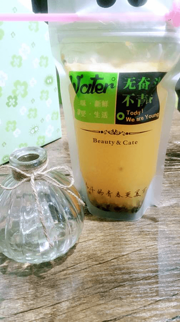 百香果柠蜜苏打水图片