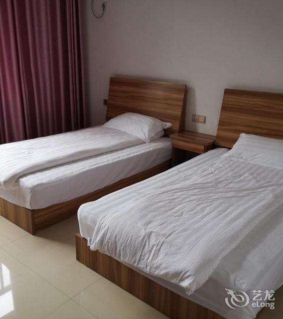 龙都大酒店 地址:杭州市临安区龙岗镇龙舒街828号 龙岗山庄 地址:杭州