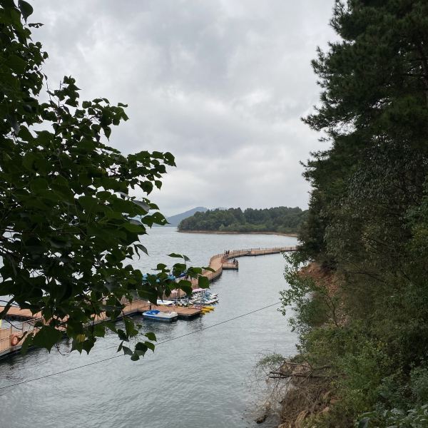 882guoguo:太平湖位于安徽南部,在宣城,黄山和池州三市的交界处,具体