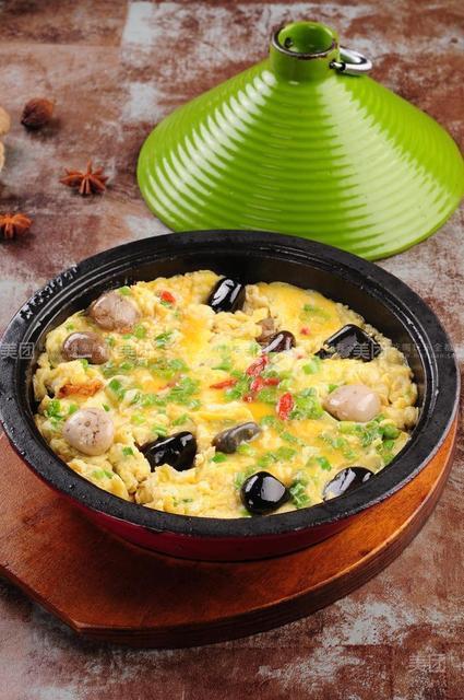 鸡蛋碰石头图片