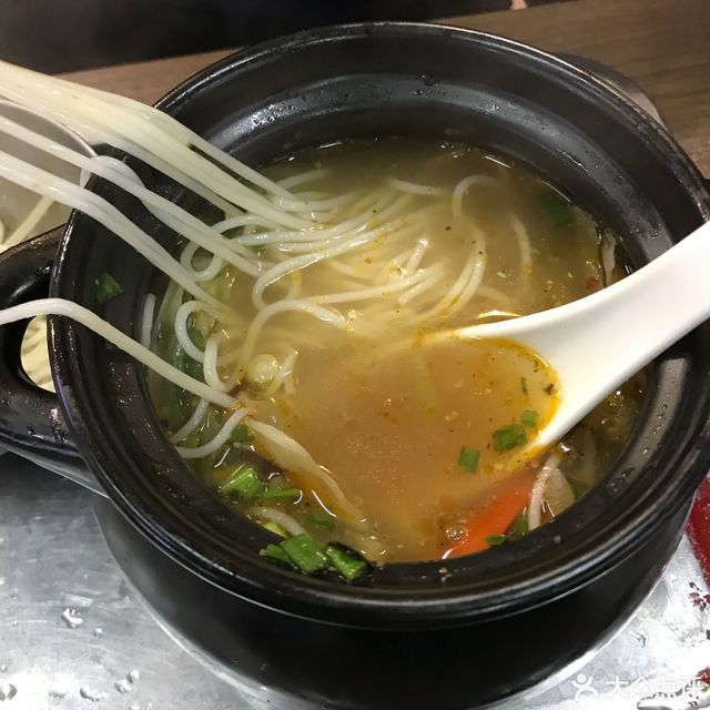 素三鲜罐罐米线图片