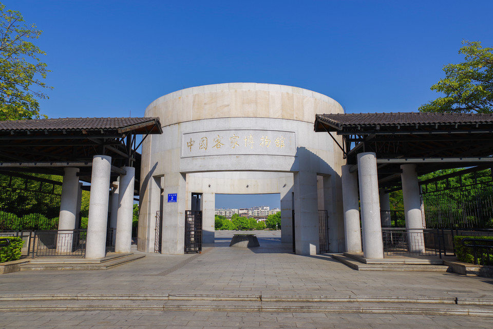 客家公园位于梅州市梅江区东山大道与学海路交汇处附近东北推荐菜