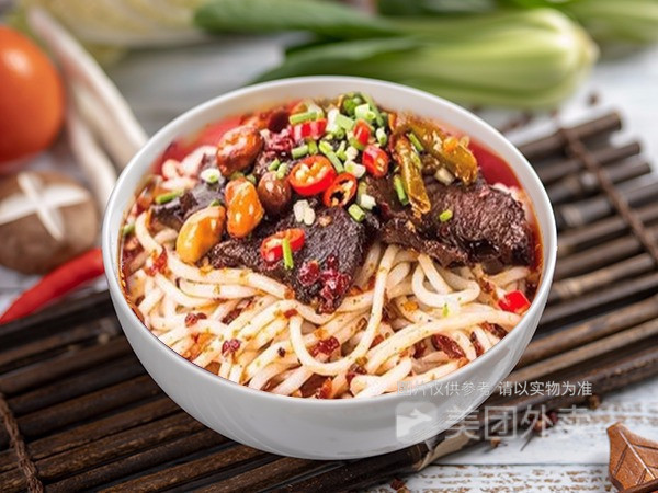 特色麻辣心肺拌粉牛肉汤粉推荐菜:湖南牛肉粉(江坊店)位于南昌市青山