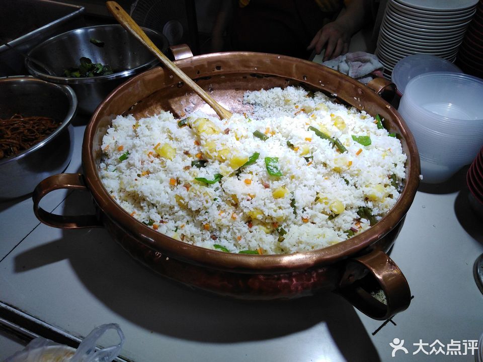 昆明铜锅洋芋饭老城公园路店