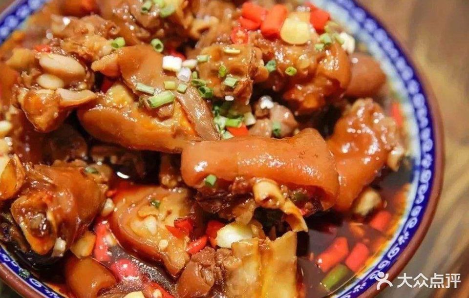 招牌烧排骨推荐菜:金胜餐厅位于江门市新会区明兴路与侨兴路交叉口