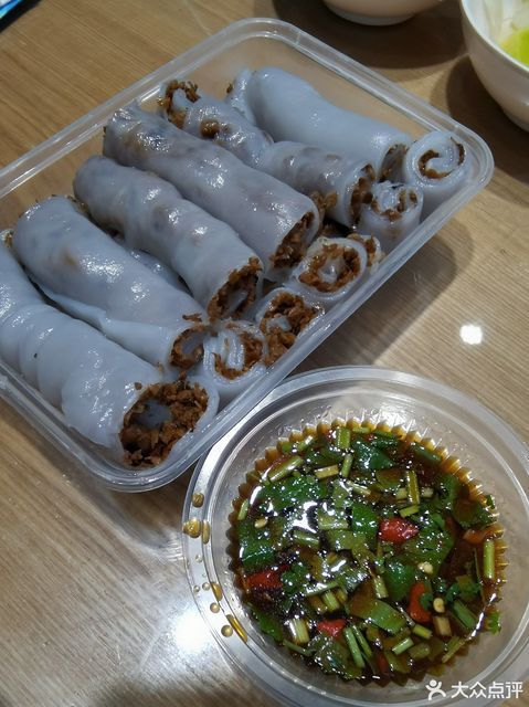 推荐菜:花花越南小卷粉位于昆明市官渡区斗南花市4号馆美食城内
