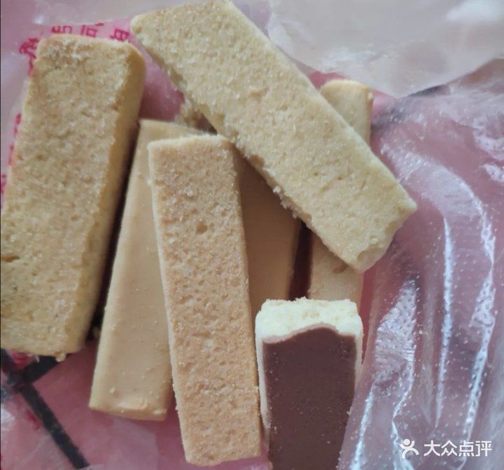 月饼白皮儿推荐菜:天天新中西糕点店(新红桥店)位于天津市红桥区西沽