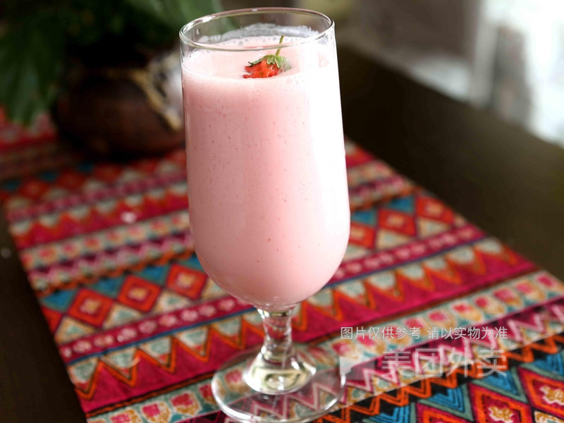 草莓酸奶图片