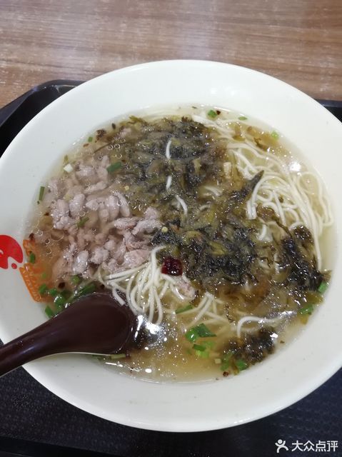 老坛酸菜肉丝面图片