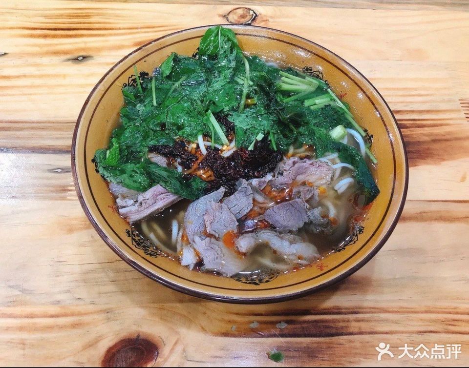 段记巍山扒肉饵丝