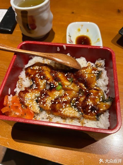 火焰鳗鱼盖饭图片