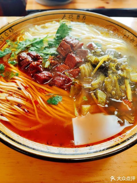 酸菜红烧牛肉面图片
