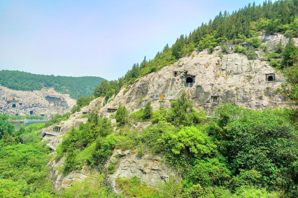 东山石窟地址(位置,怎么去,怎么走,在哪,在哪里,在哪儿):洛阳市洛龙区