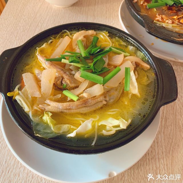 酸萝卜鹅掌米线图片