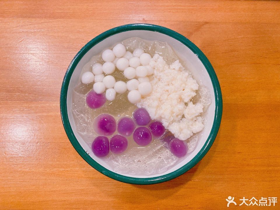 爆款雪山冰汤圆冰粉图片