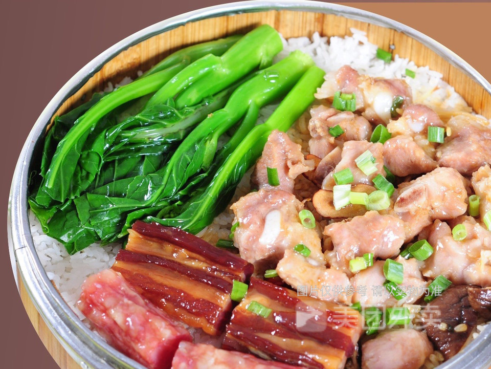 笼仔荷叶排骨腊味饭图片