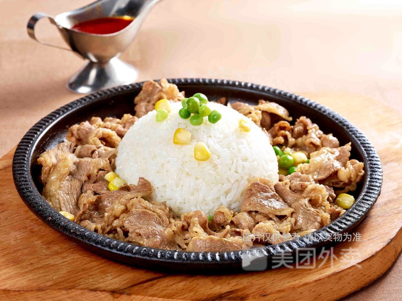 香辣肥牛铁板饭图片
