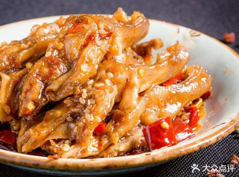 招牌鸡爪特色柠檬鸡爪推荐菜:粤淘味鸡脚王(东方广场店)位于佛山市