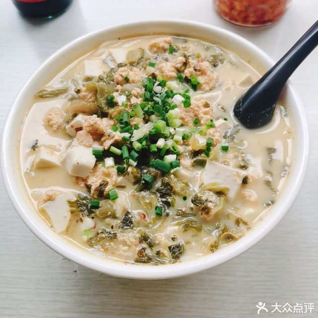 酸菜鱼杂粉图片