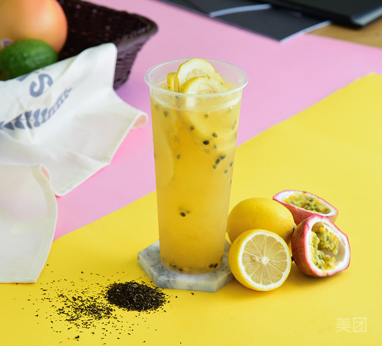 满杯柠檬百香果水果茶图片
