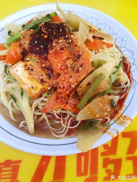 凉面位于兰州市西固区西固西路18号 标签:小吃快餐餐饮快餐小吃清真菜