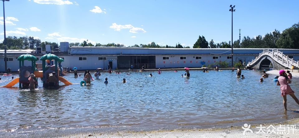 柳浪游泳场洗浴图片