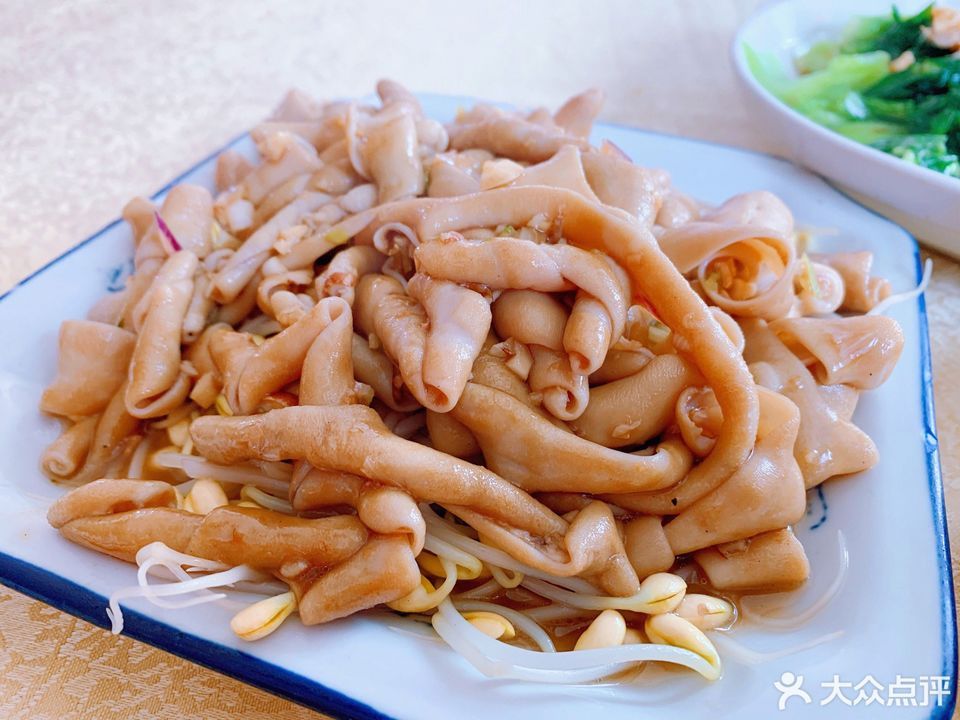 鱼头豆腐汤白切猪手推荐菜:新电白鸭粥店位于深圳市宝安区翻身路58号