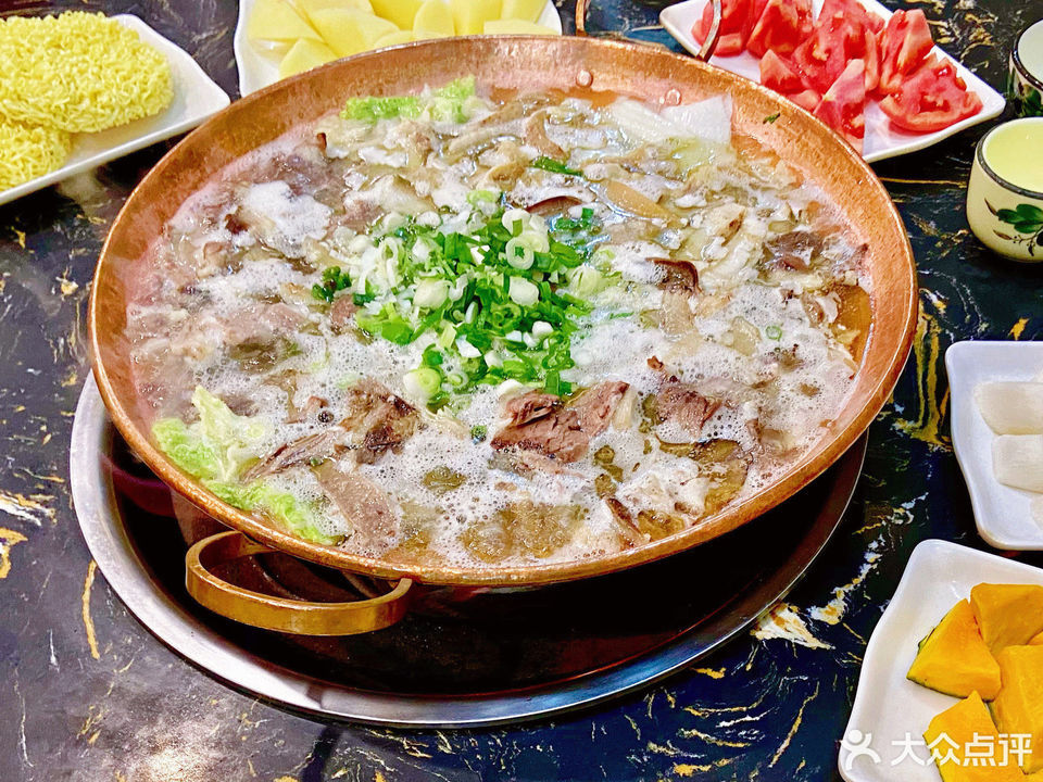 保山清蒸原味铜瓢牛肉火锅店