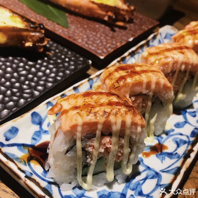 火炙三文鱼卷图片