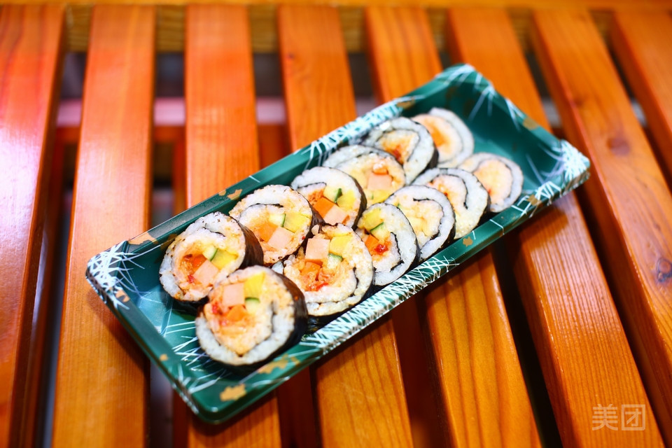 泡菜紫菜包饭图片