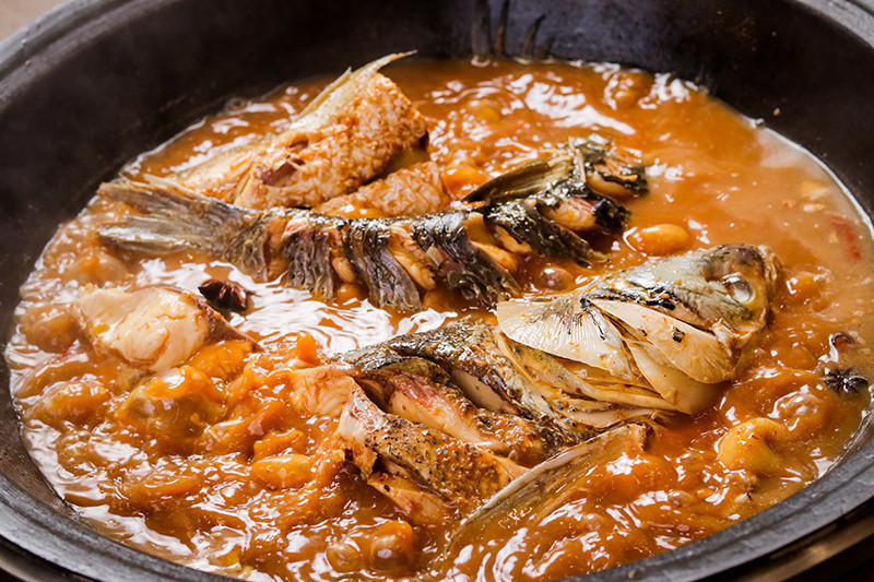 大锅小炖灶台鱼