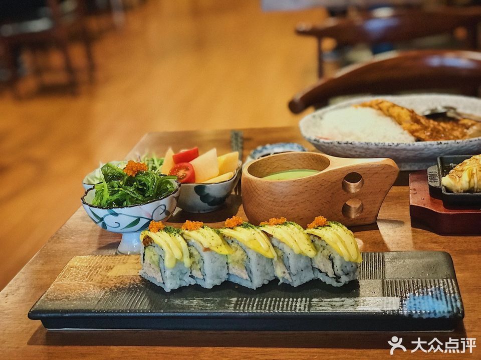 芒果鳗鱼加州卷图片