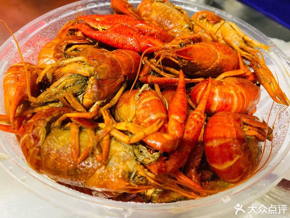 9019小龙虾湘菜馆位于佛山市顺德区凤祥北路5号推荐菜:香辣卤虾油焖
