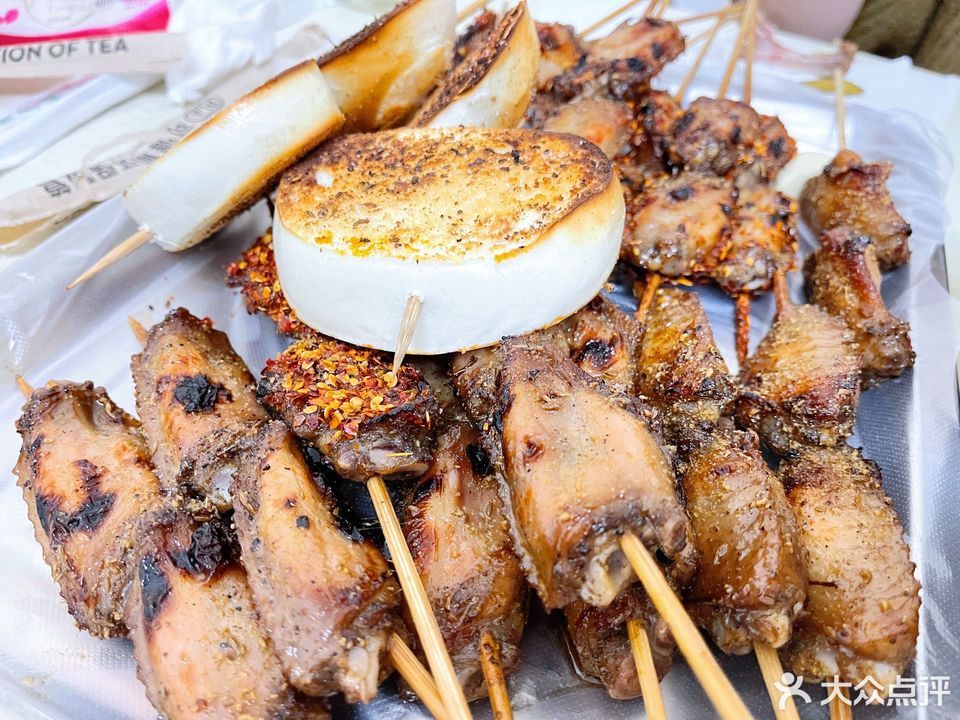 推荐菜:五哥鸡翅(南板桥店)位于北京市东城区南板桥胡同5号