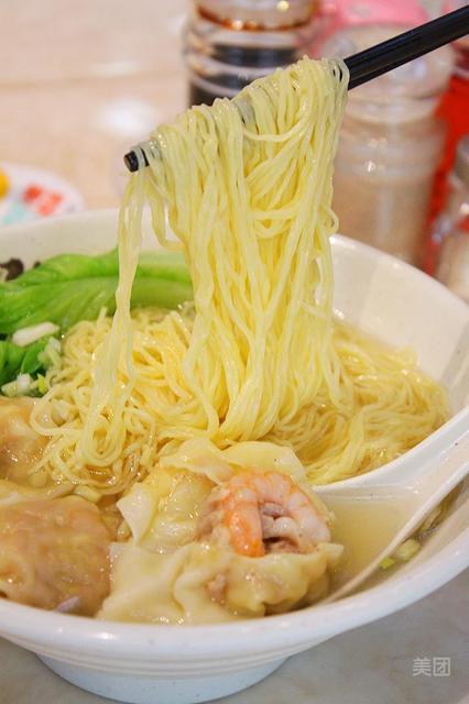 猪手蟹籽鲜虾云吞面图片