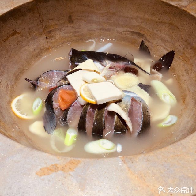 仙鱼石缘云南蒸汽石锅鱼