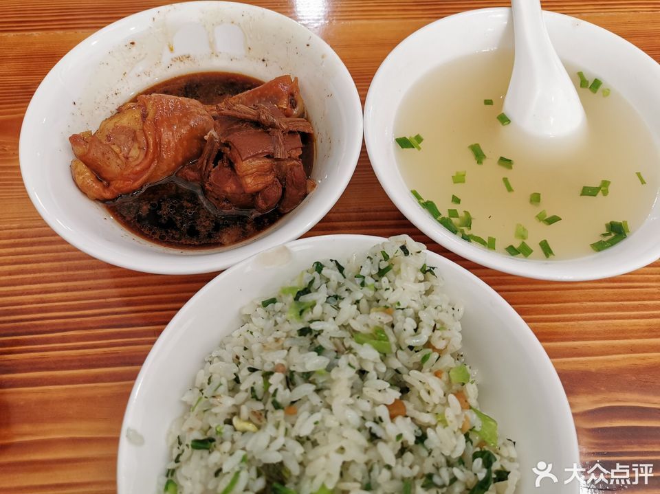 黃山特色菜飯骨頭湯