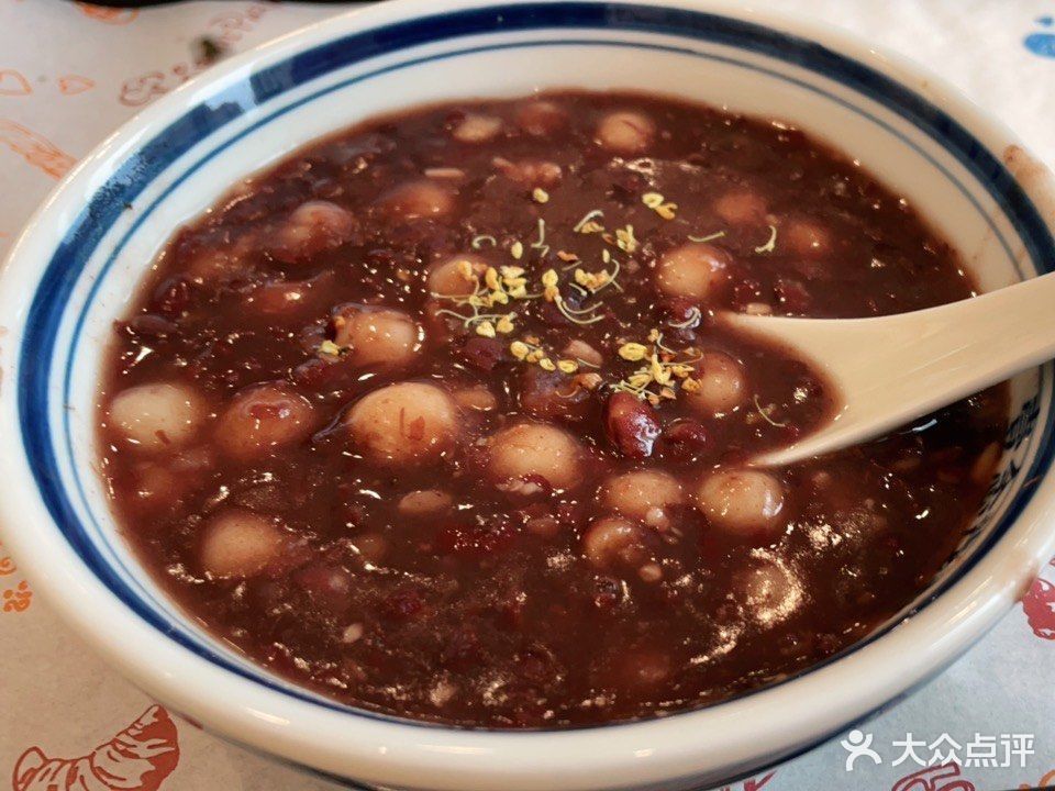 红豆沙花香酒酿圆子图片