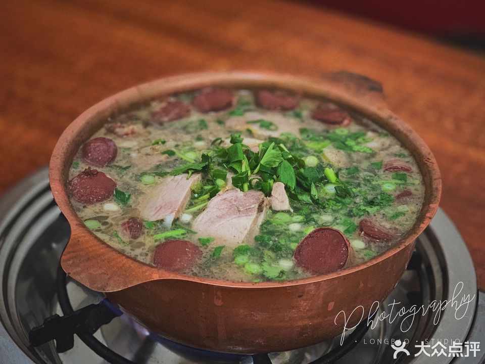 特色铜锅杀猪菜图片