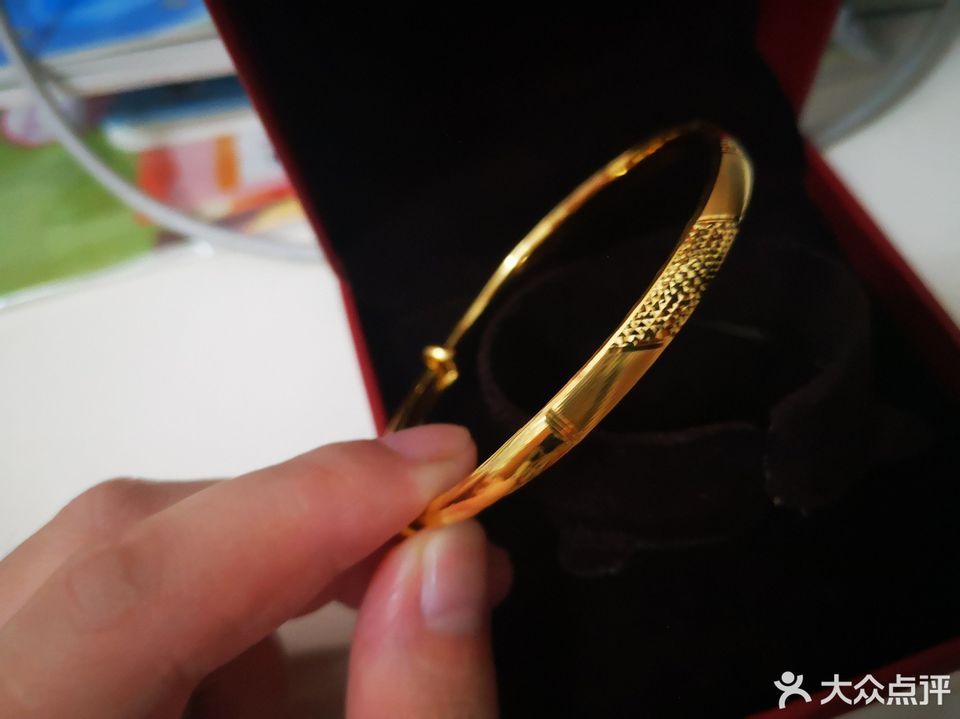 东路2266号东部新城银泰城1层推荐菜:分类:零售;商铺;黄金;珠宝首饰