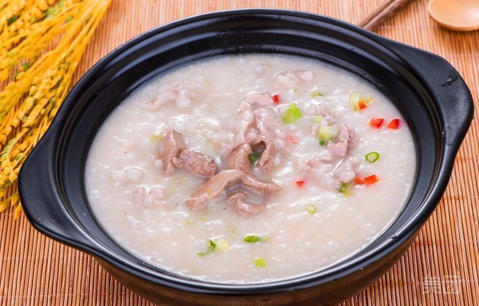 港式牛肉砂锅粥图片