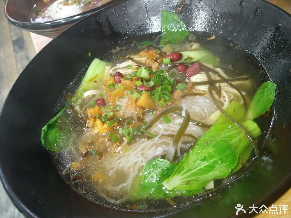 蛋炒河粉小笼包推荐菜:千里香馄饨位于西安市未央区金茂一路