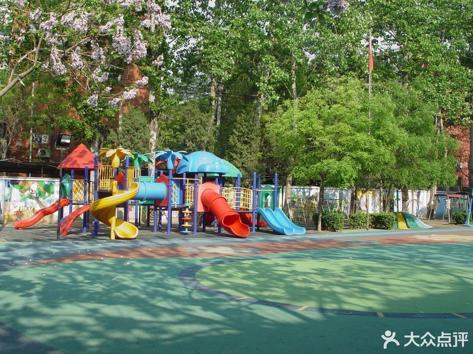 在哪儿):北京市海淀区西二旗中路6号院15号楼(同仁堂旁)畅想幼儿园