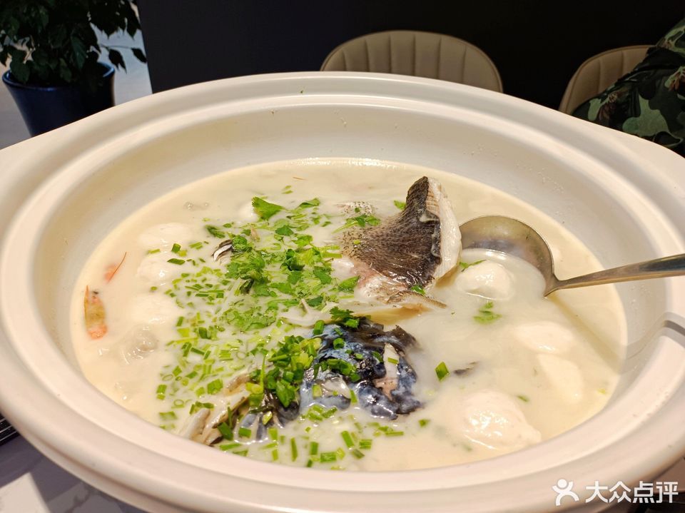砂锅鱼头汤图片高清图片