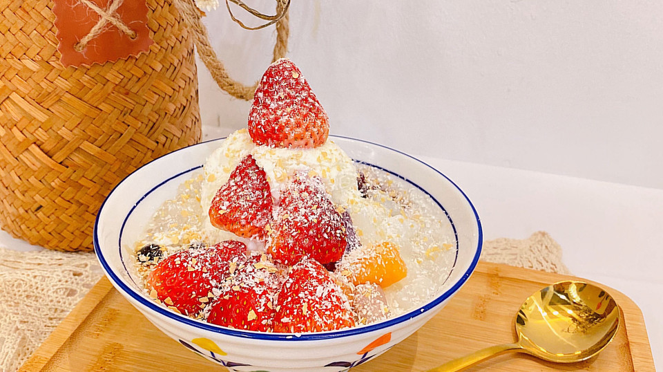 自在草莓牛奶冰图片