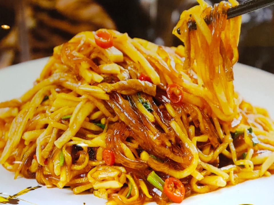 人气酸萝卜炒粉图片