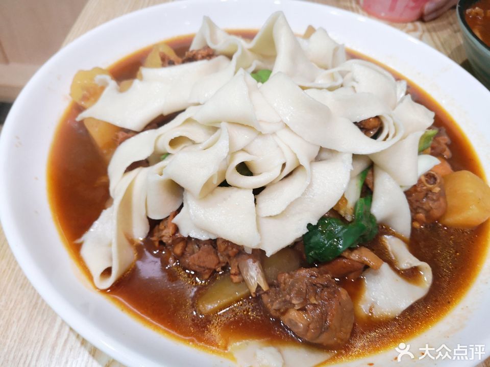 大盘鸡送皮带面图片