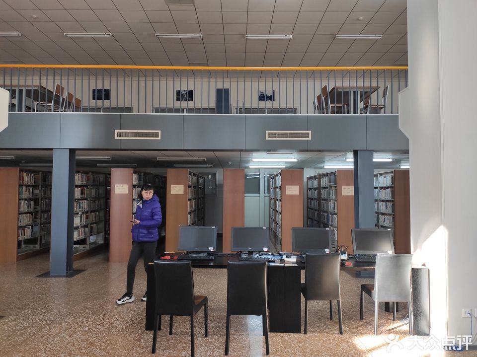 北京工业大学耿丹学院图书馆图片
