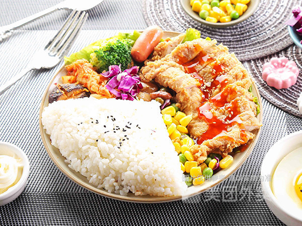 酥脆鸡排饭图片