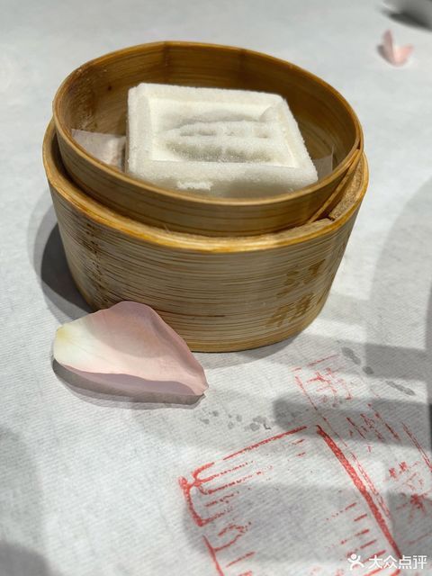 园林里的白玉方糕图片